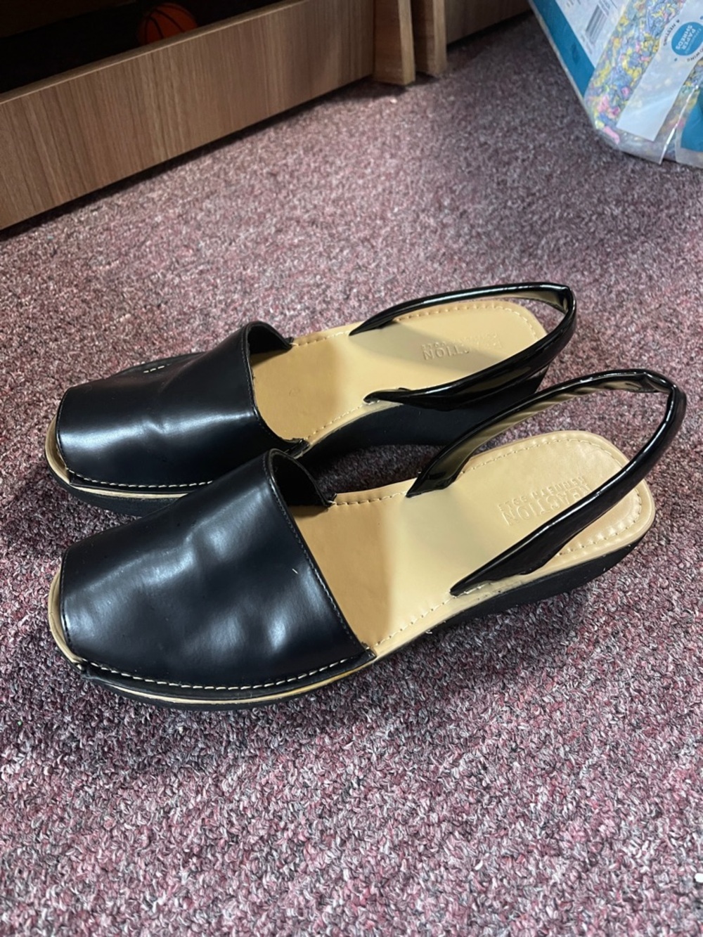 REACTION KENNETH COLE SHINE LIGHT SLINGBACK SANDALS